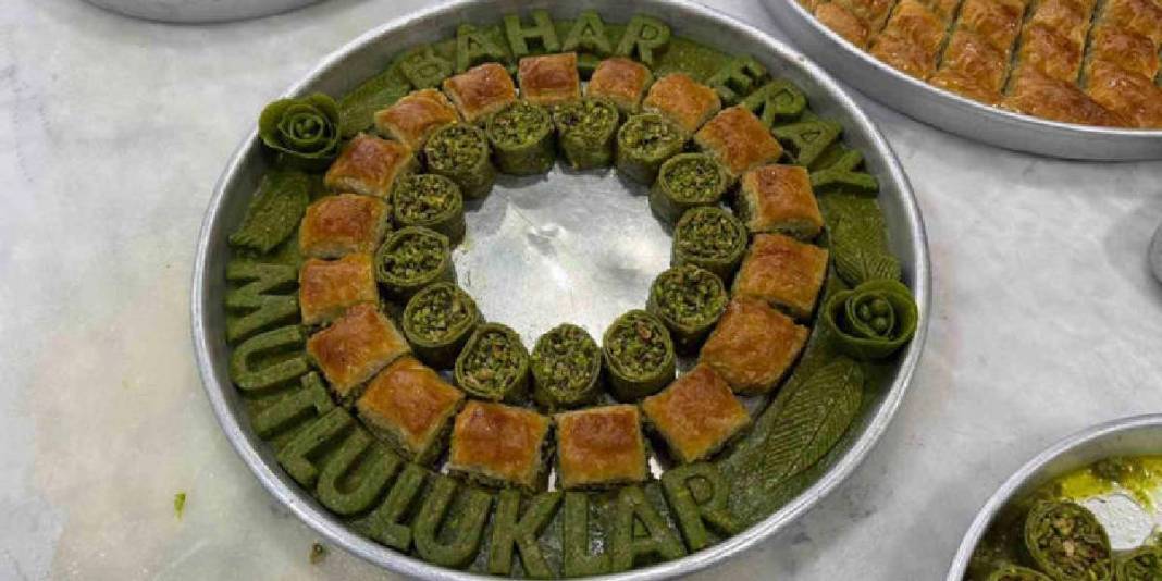 Nişan ve kız istemelerinin trendi değişti: Artık baklava tepsisi ilgi görüyor 3